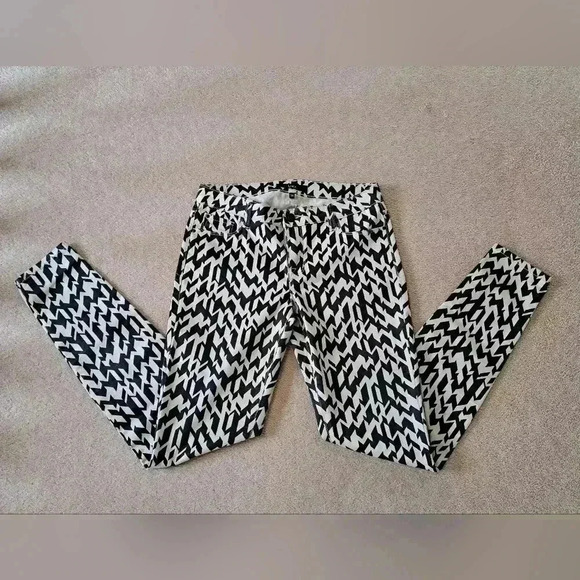 ❤️ Dex Geometric Print Jeans  Womens Black Off White Black and off-white pattern - Picture 1 of 14